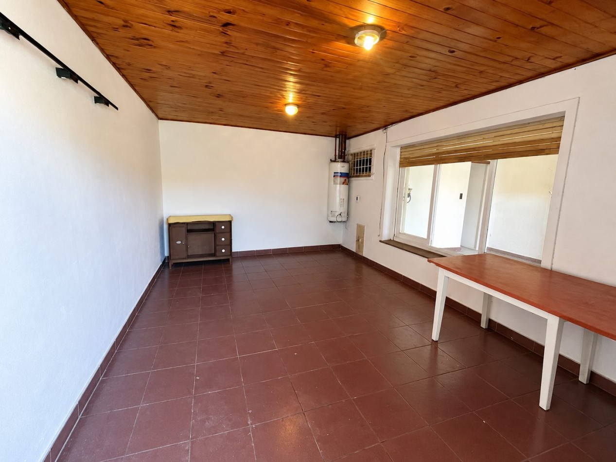 CHALET EN ALQUILER POR 24 MESES 3 AMB. PARQUE-QUINCHO -COCHERA -PARQUE LURO