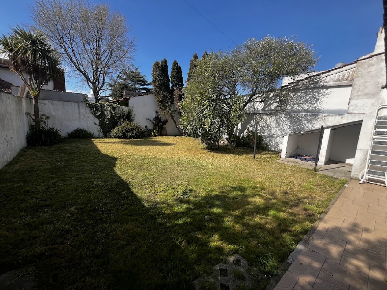 CHALET EN ALQUILER POR 24 MESES 3 AMB. PARQUE-QUINCHO -COCHERA -PARQUE LURO