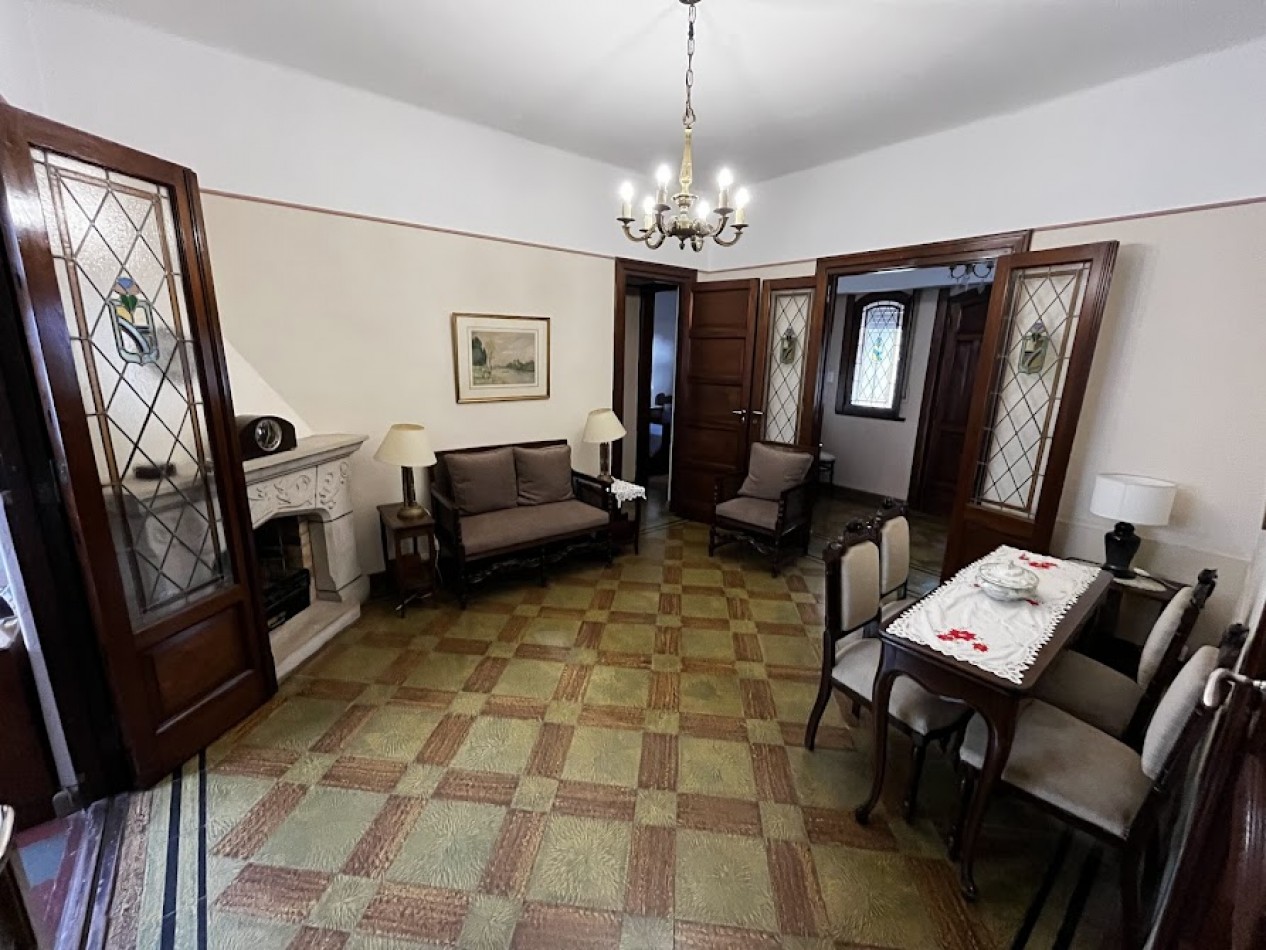 Chalet de estilo a metros del mar · 6 ambientes- Stella Maris