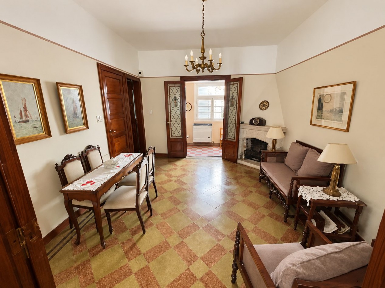 Chalet de estilo a metros del mar · 6 ambientes- Stella Maris