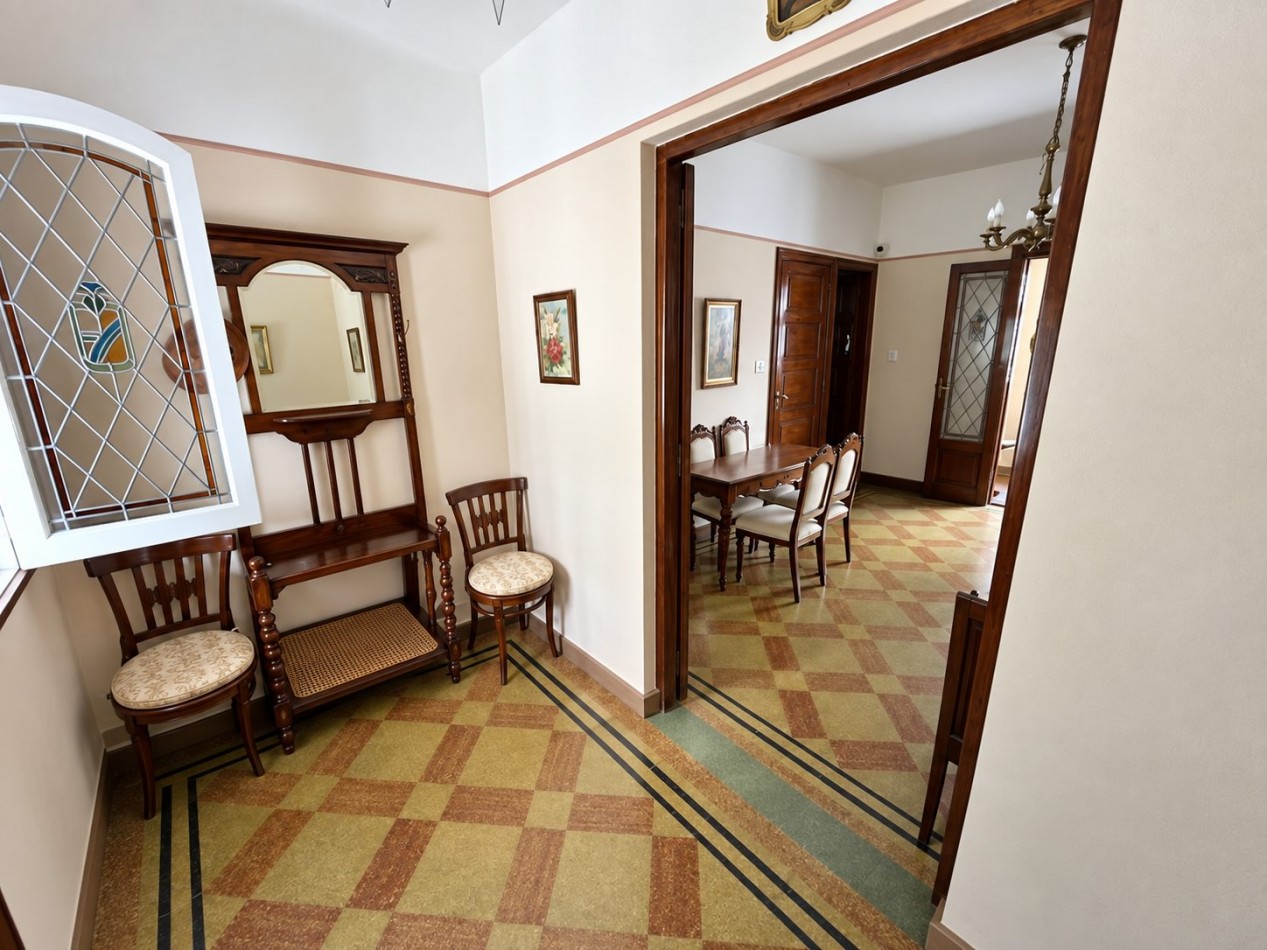 Chalet de estilo a metros del mar · 6 ambientes- Stella Maris