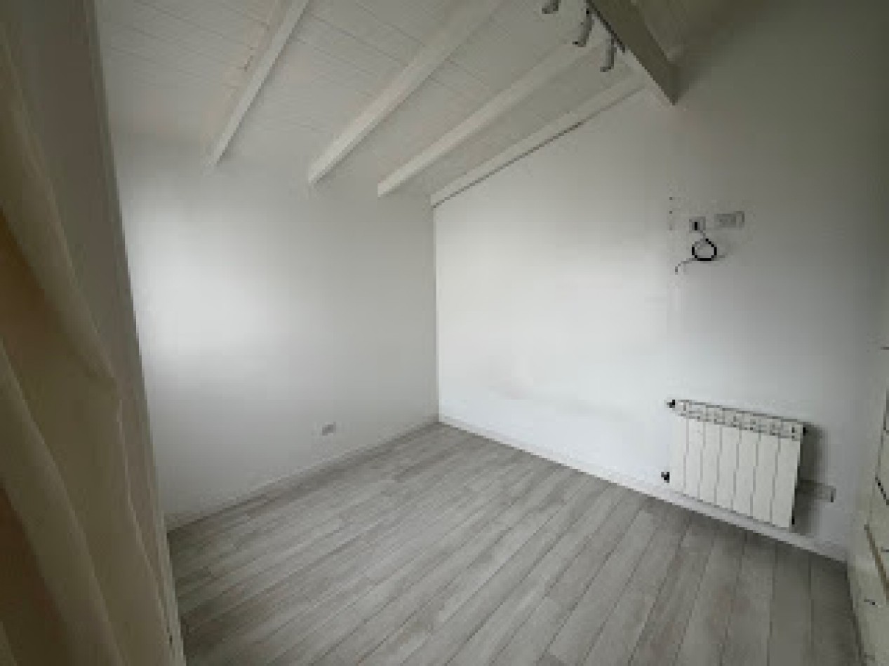  Departamento en duplex de 4 ambientes en Chauvin -QUINCHO-PATIO PROPIO-COCHERA