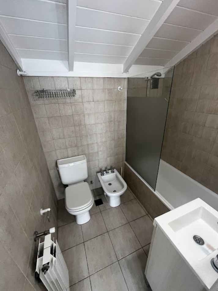  Departamento en duplex de 4 ambientes en Chauvin -QUINCHO-PATIO PROPIO-COCHERA