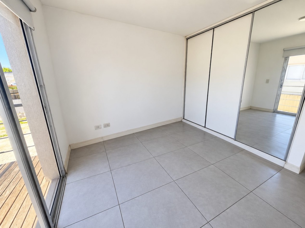 DEPARTAMENTO DE 2 AMBIENTES CON COCHERA Y BALCONES | APTO CREDITO