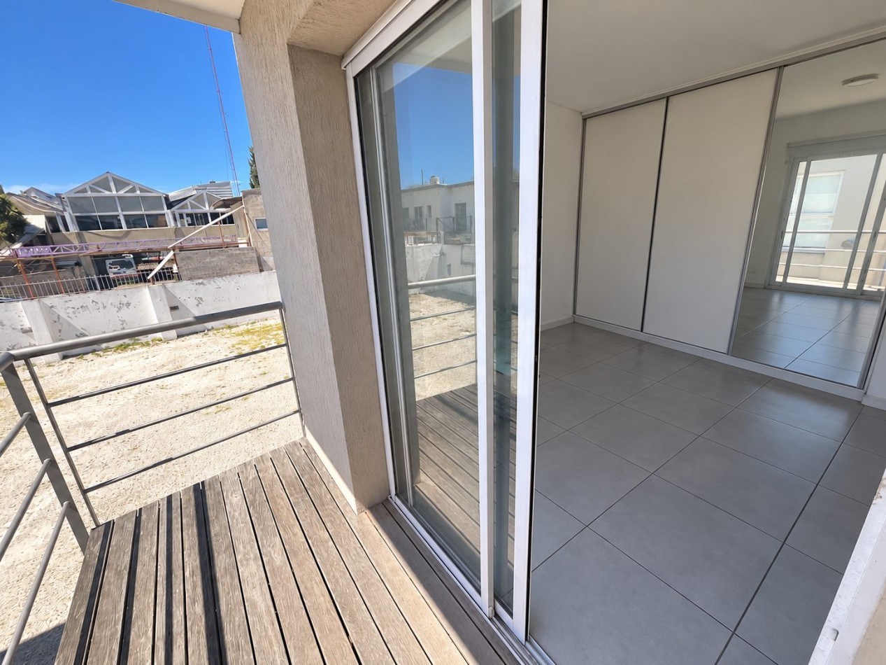 DEPARTAMENTO DE 2 AMBIENTES CON COCHERA Y BALCONES | APTO CREDITO