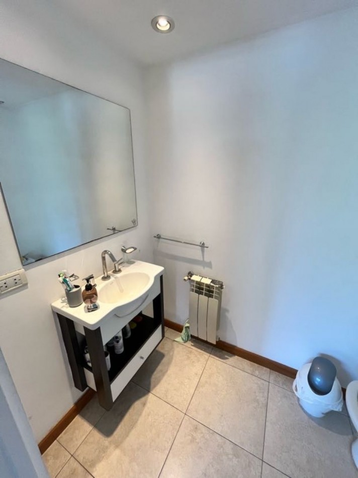 CHALET DE CATEGORIA 5 AMBIENTES CON PARQUE, PISCINA CLIMATIZADA Y TERRAZA - BARRIO CONSTITUCION