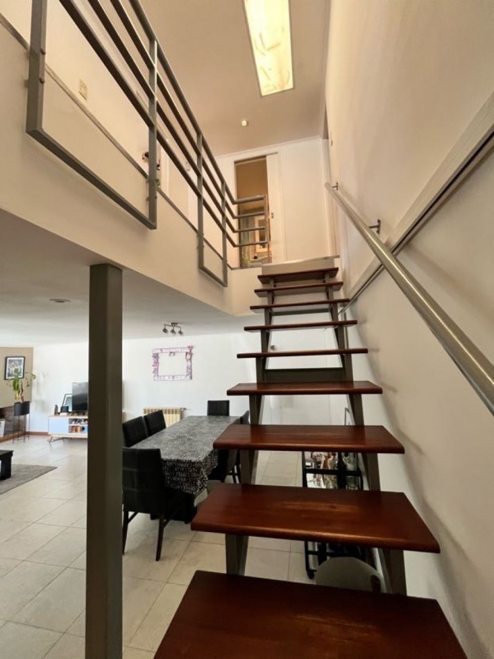 CHALET DE CATEGORIA 5 AMBIENTES CON PARQUE, PISCINA CLIMATIZADA Y TERRAZA - BARRIO CONSTITUCION