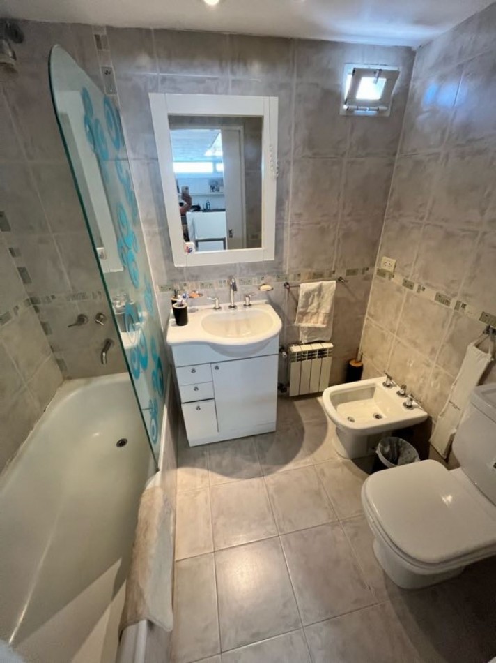 CHALET DE CATEGORIA 5 AMBIENTES CON PARQUE, PISCINA CLIMATIZADA Y TERRAZA - BARRIO CONSTITUCION