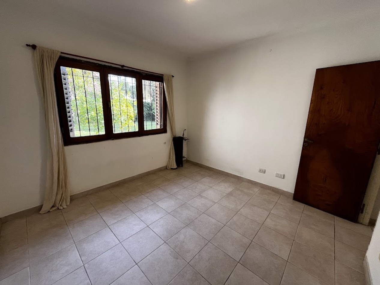 Oportunidad unica en Barrio Constitucion - Chalet en dos plantas