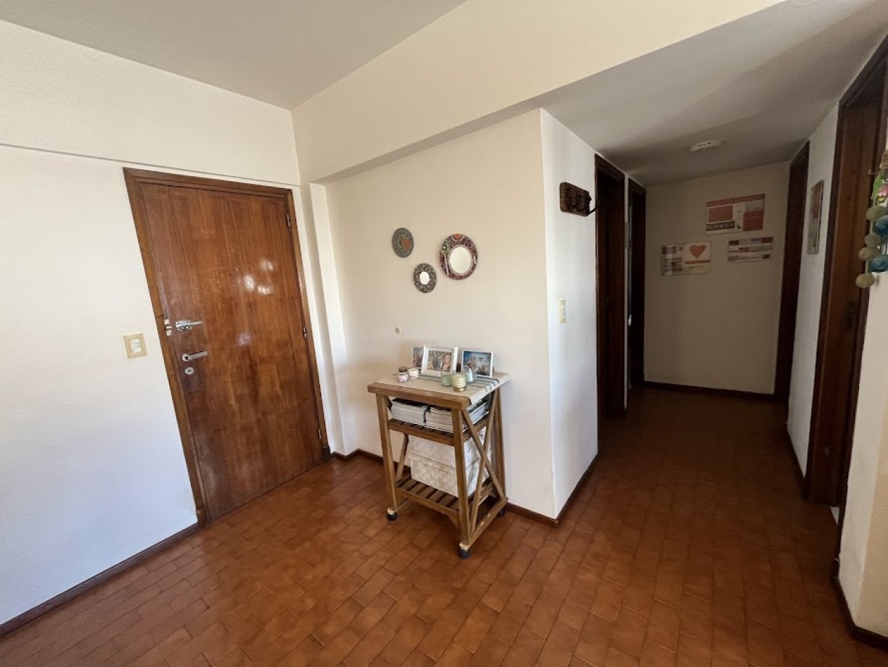 EXCELENTE SEMIPISO DE 3 AMBIENTES AL FRENTE - MUY LUMINOSO -PLAZA MITRE