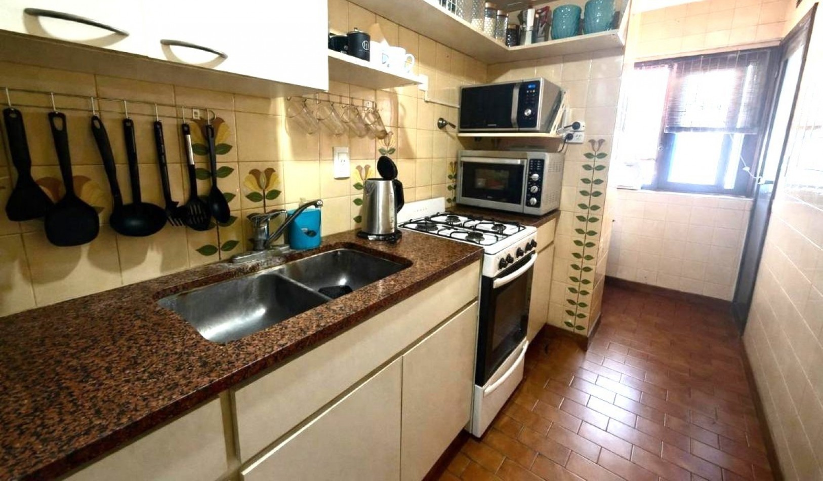 EXCELENTE SEMIPISO DE 3 AMBIENTES AL FRENTE - MUY LUMINOSO -PLAZA MITRE