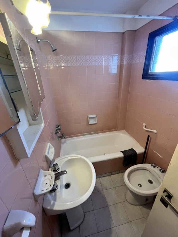 Departamento 3 ambientes al frente - Muy luminoso y de amplias dimensiones-La Perla