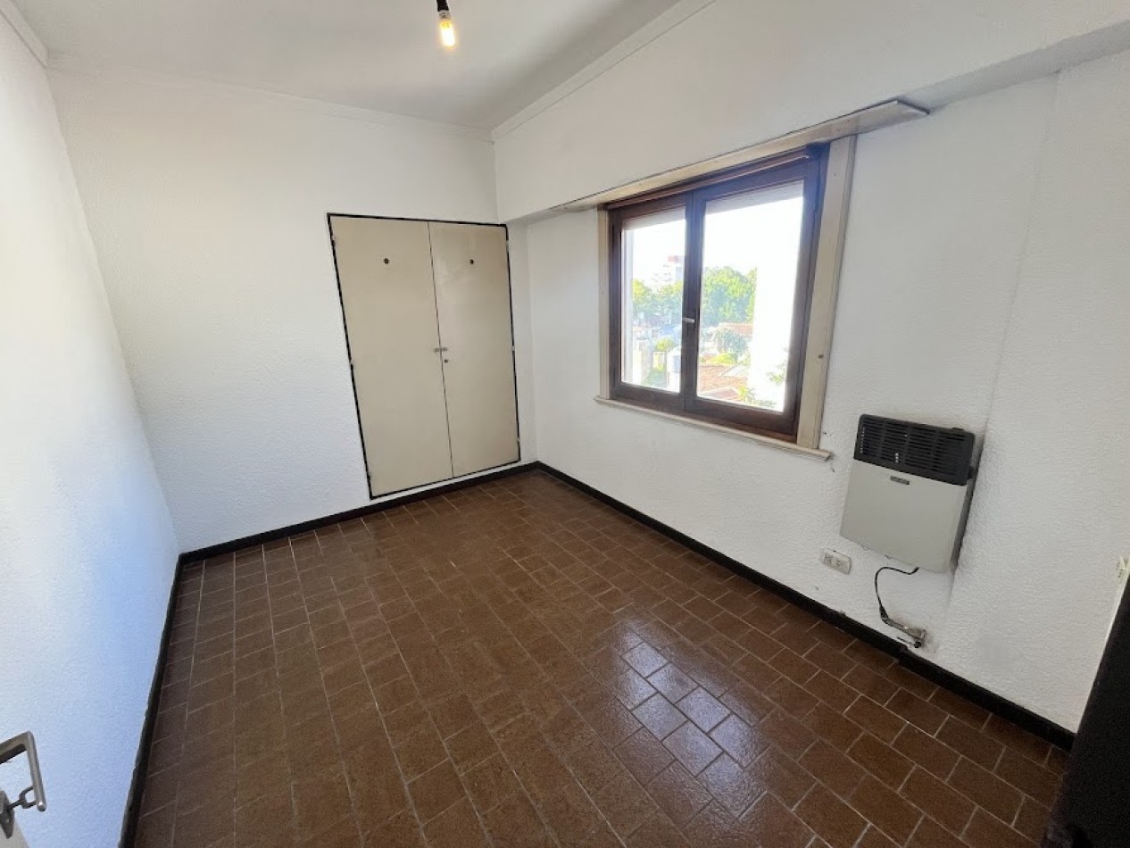 Departamento 3 ambientes al frente - Muy luminoso y de amplias dimensiones-La Perla