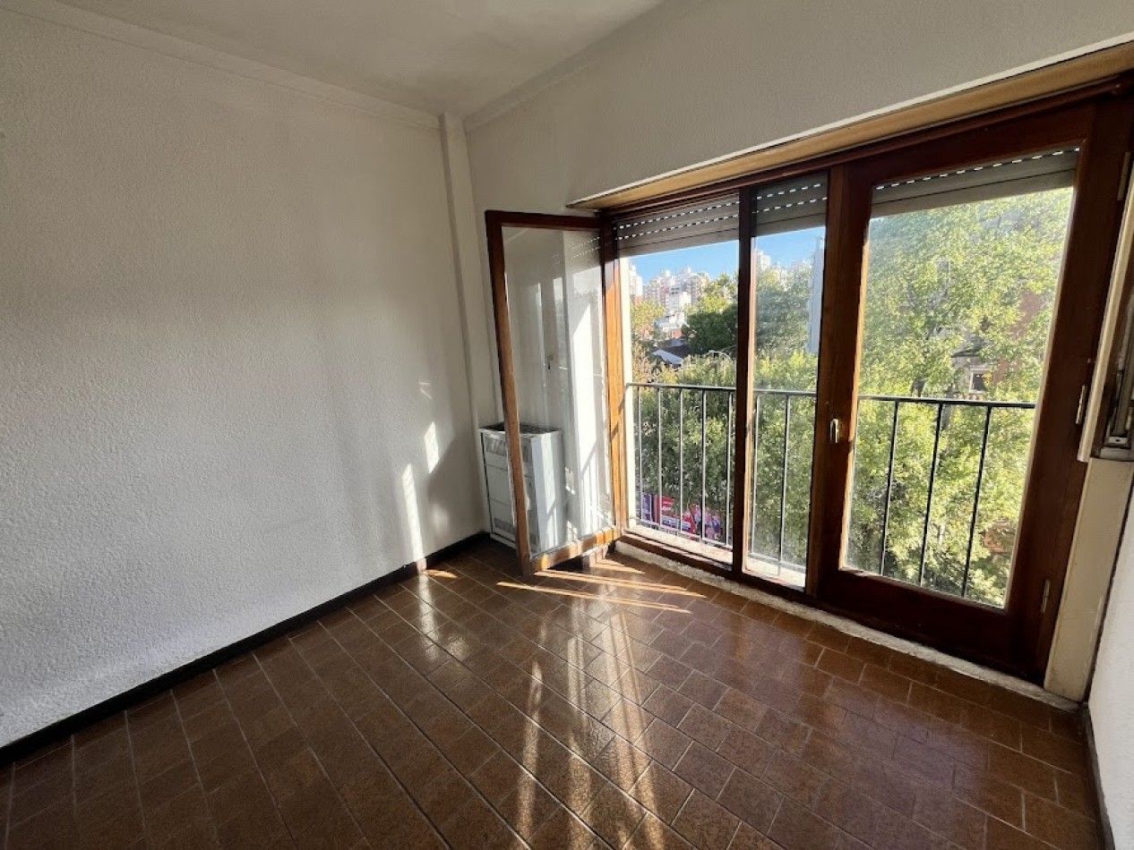 Departamento 3 ambientes al frente - Muy luminoso y de amplias dimensiones-La Perla