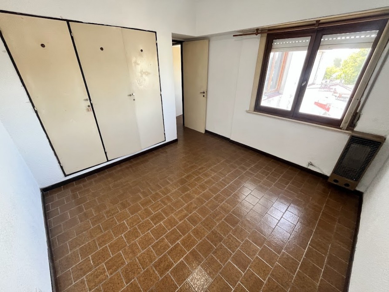 Departamento 3 ambientes al frente - Muy luminoso y de amplias dimensiones-La Perla