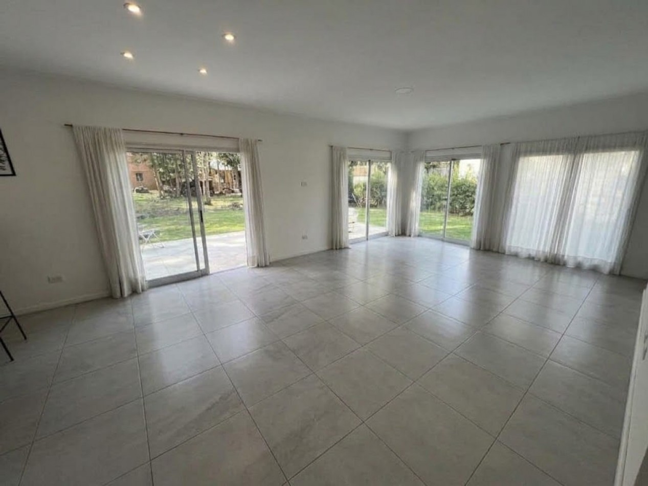 ALQUILER 24 MESES | CASA MODERNA DE 4 AMBIENTES EN ARENAS DEL SUR