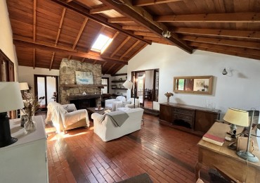 Chalet Tradicional sobre Lote de 914 m² - 3 Dormitorios y Quincho-Bosque P . Ramos