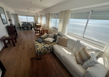 ALQUILER TEMPORARIO PARA 6/7 PERSONAS  Departamento de 4 ambientes con dependencia y cochera frente al mar - Playa Varese