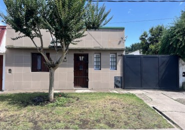 Casa de 3 Ambientes con Garaje Doble, Quincho y Patio - A 100 mts de Av. Luro