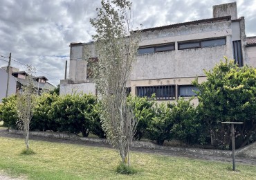 IMPONENTE CHALET EN ESQUINA - BARRIO SAN CARLOS, ACANTILADOS