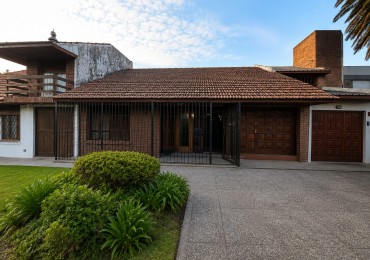 CHALET 3 AMBIENTES SOBRE LOTE DE 242 m² - BARRIO CONSTITUCION 