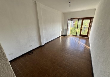 Departamento 3 ambientes al frente - Muy luminoso y de amplias dimensiones-La Perla